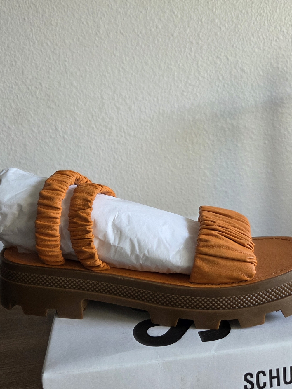 These are Schutz Lirah  Orange Ruched Leather Sandals with a distinctive. Sz 7.5 - Picture 4 of 5